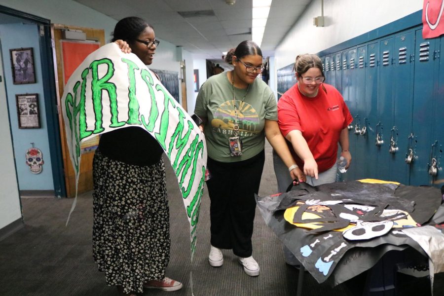 Student council members sort through posters as they decorate the Frazier hall in preparation for homecoming.
Pictured (left to right): Chanelle West, Destiny Adams, Karli D’Angeli